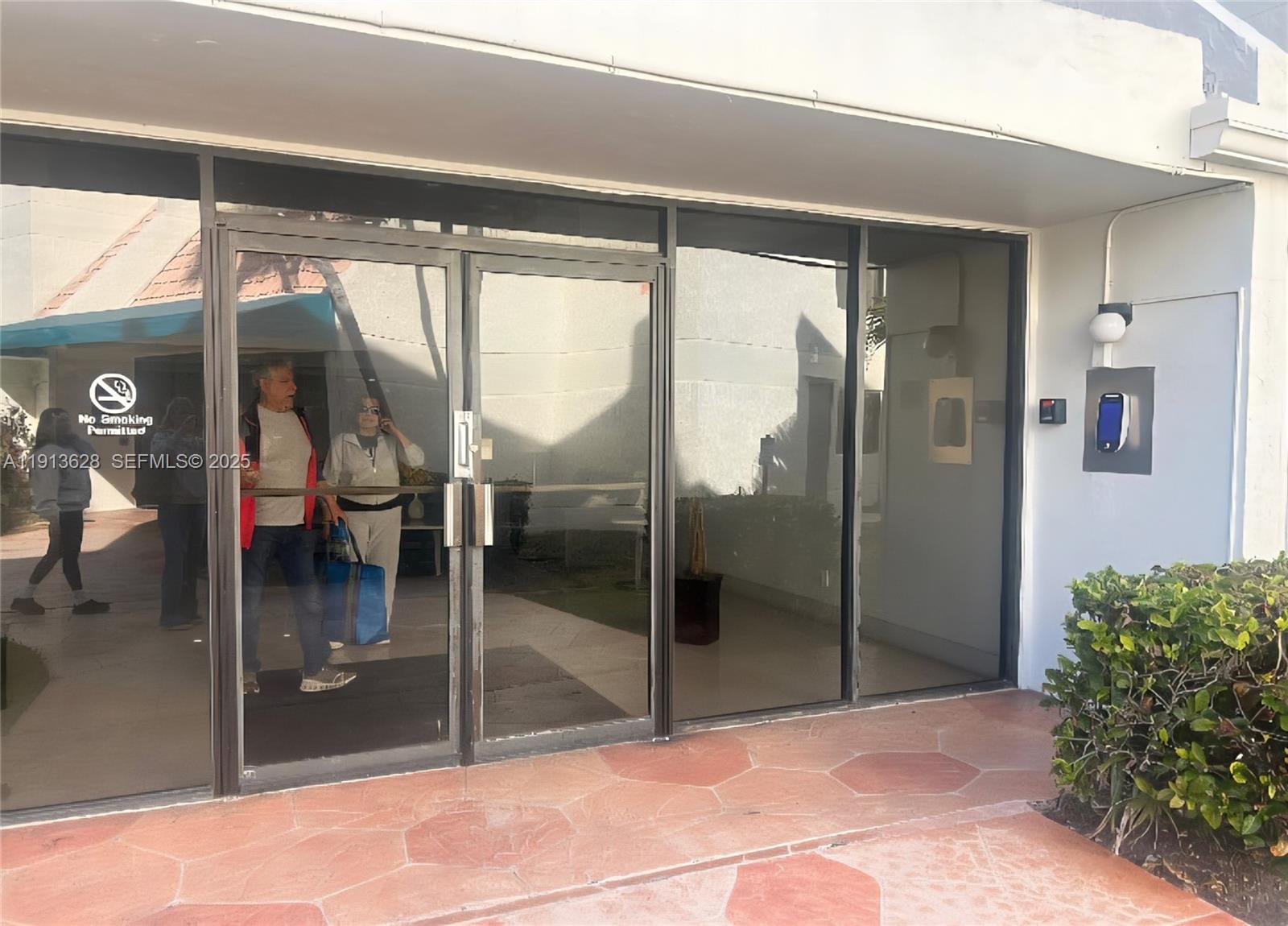 BUILDING FIVE OF RACQUET - Residential Lease