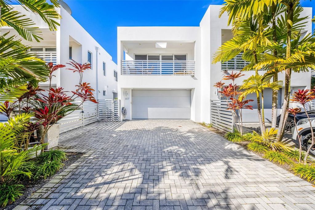 Photo of 817 NE 17th Way, Fort Lauderdale, FL 33304 (MLS # A11953197)