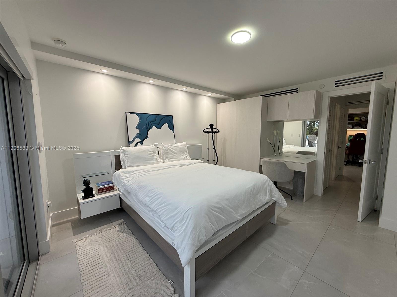 CASA DEL MAR CONDO - Residential Lease