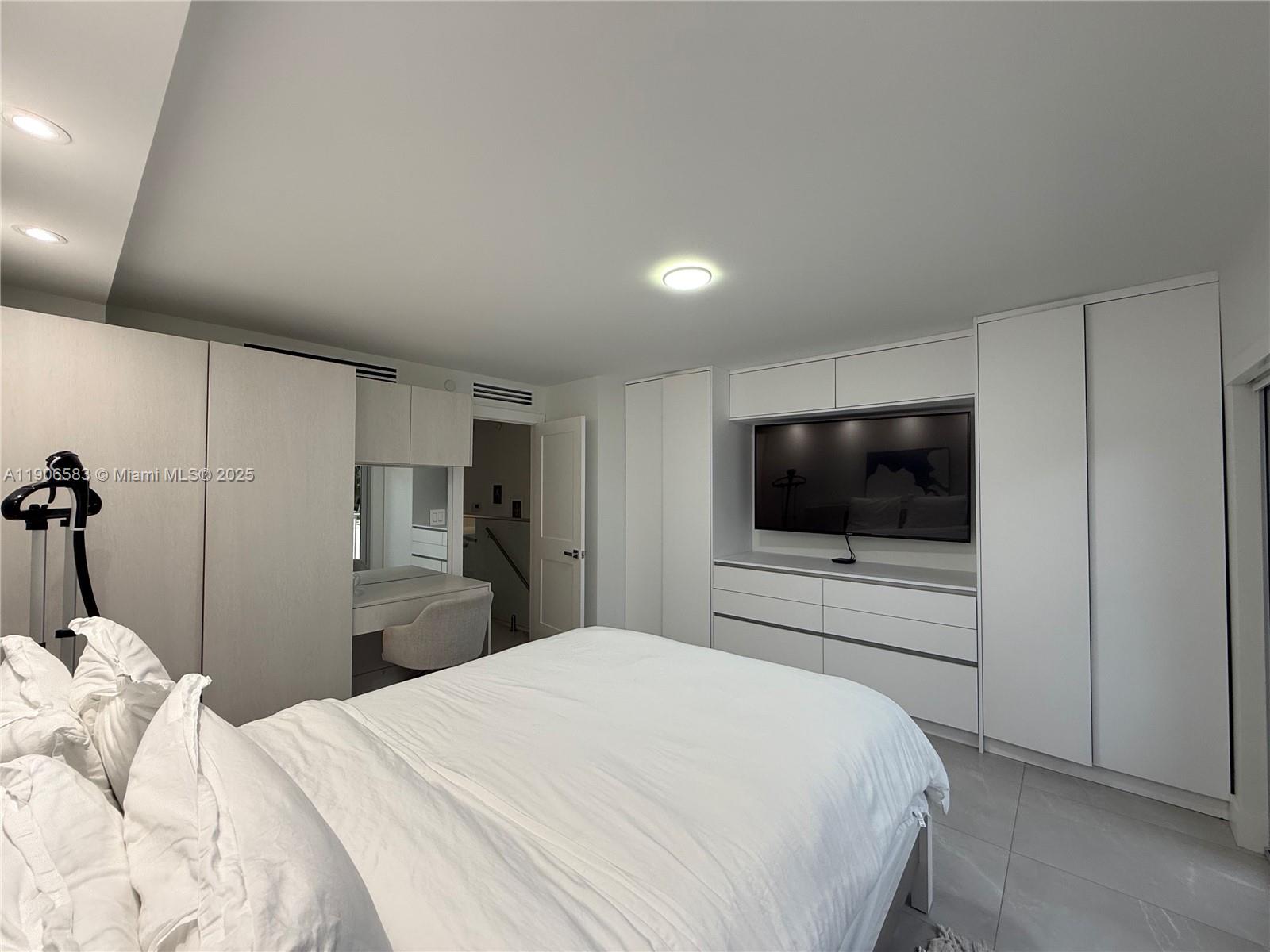 CASA DEL MAR CONDO - Residential Lease