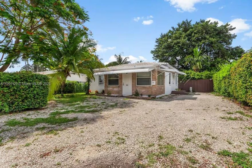 Welcome to this beautifully maintained 2 bedroom One bath with a den Miami Shores gem a turnkey, making it a rare find for both investors and homeowners seeking a profitable short-term rental opportunity. Situated on anoversized 6,480 sqft lot. Minutes from Miami´s hottest attractions-Miami Beach-this property combines prime location, strong income performance, and immediate usability. Highlights: large private backyard with potential for pool or expansion central location east of I-95, shopping and beaches