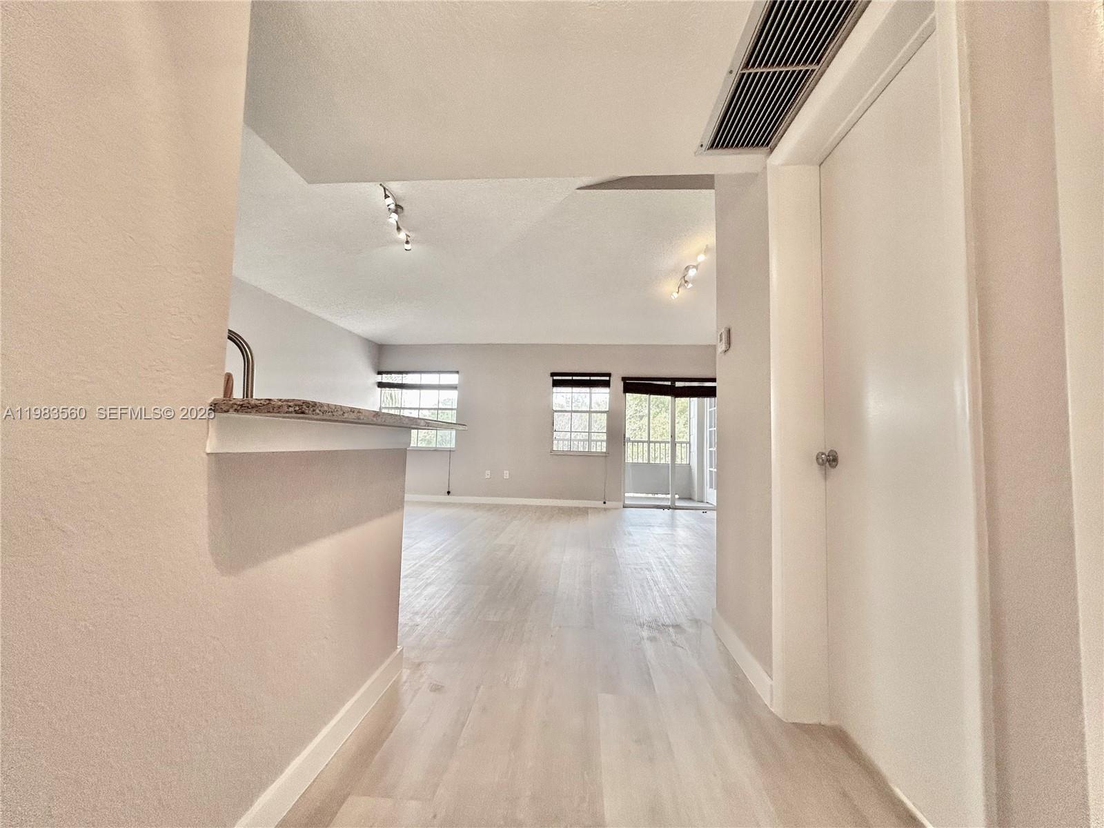 LAKEVIEW CLUB CONDO - Residential Lease