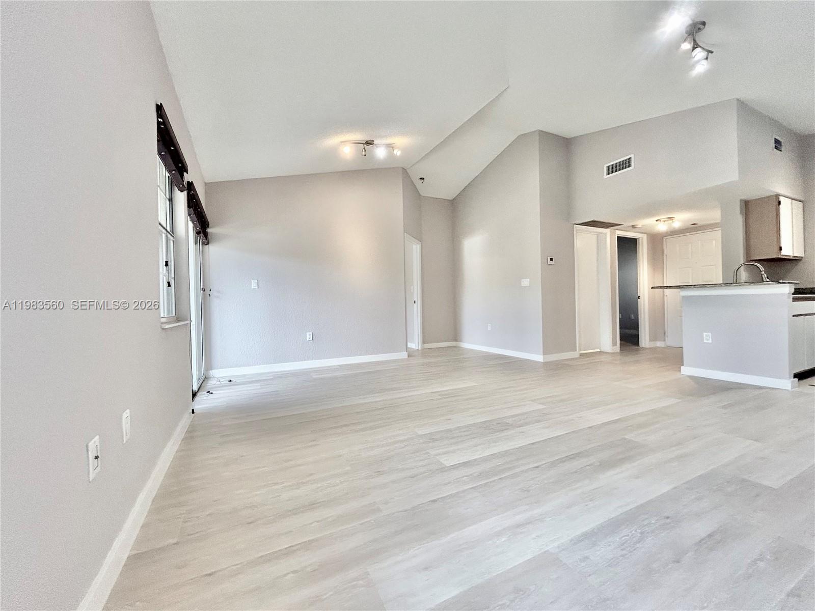 LAKEVIEW CLUB CONDO - Residential Lease