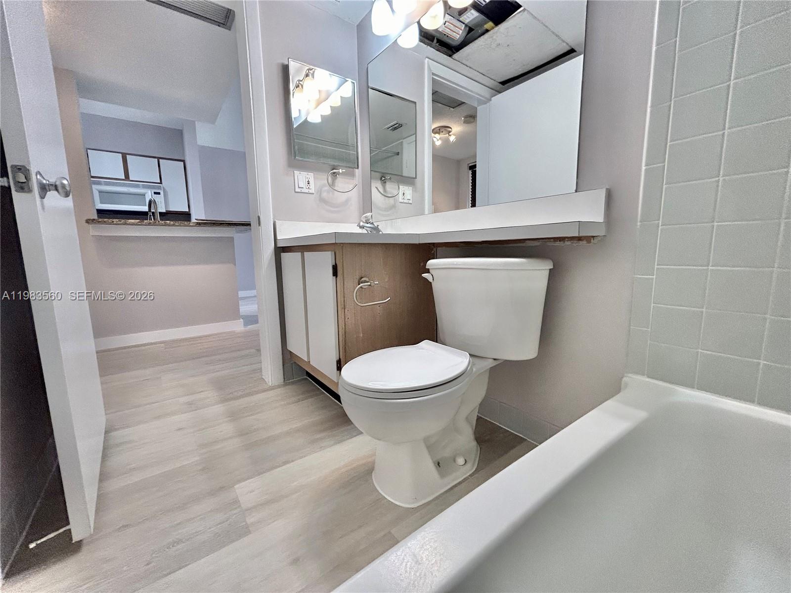 LAKEVIEW CLUB CONDO - Residential Lease