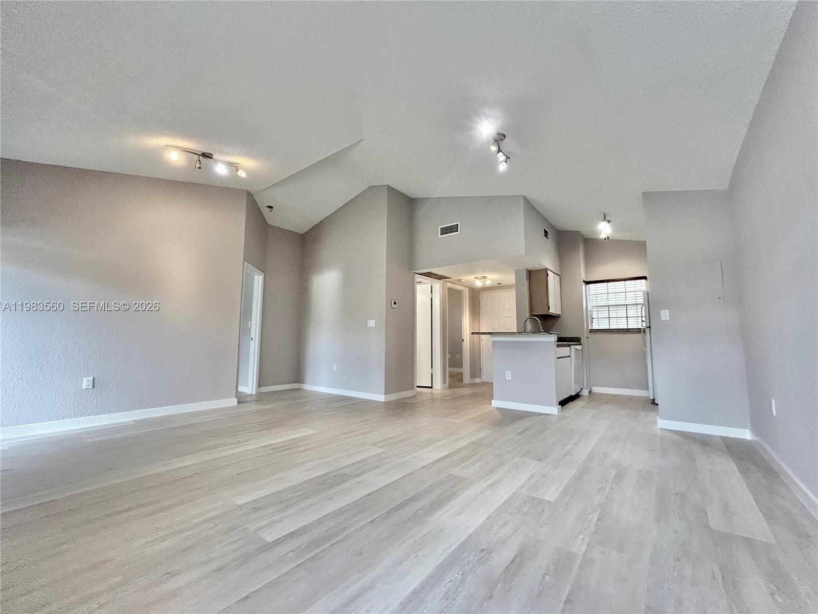 LAKEVIEW CLUB CONDO - Residential Lease