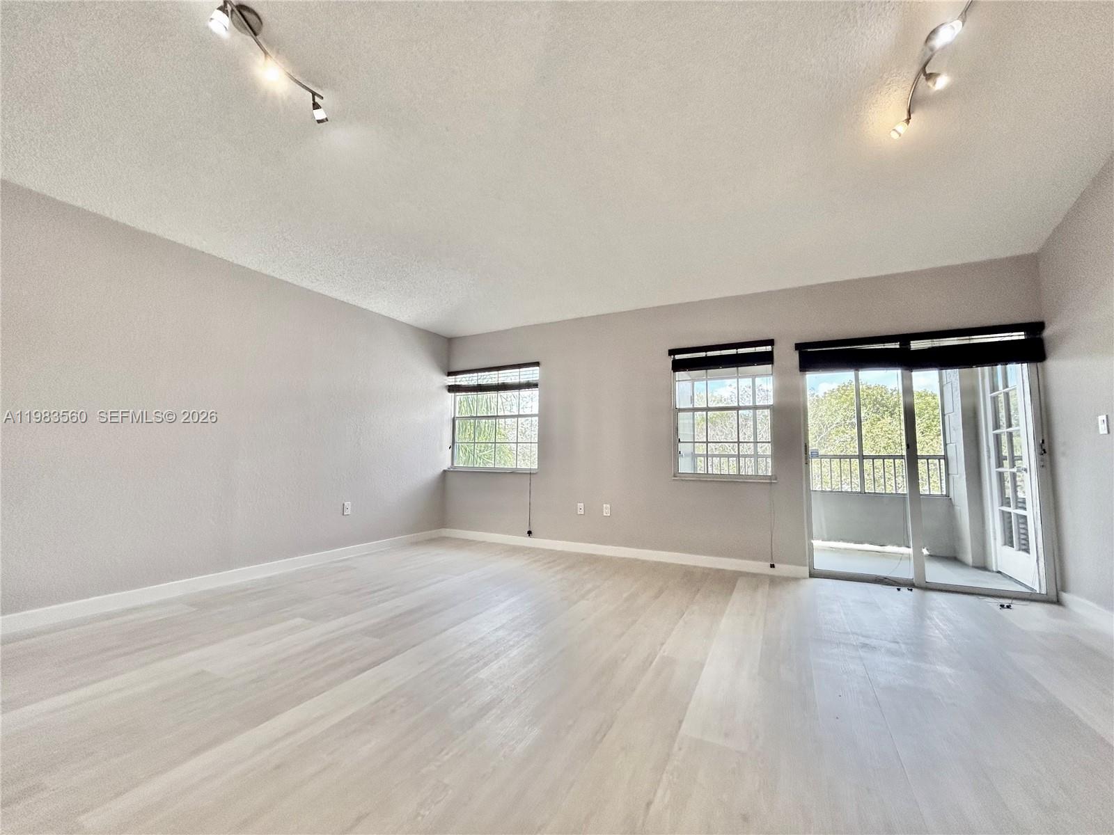 LAKEVIEW CLUB CONDO - Residential Lease