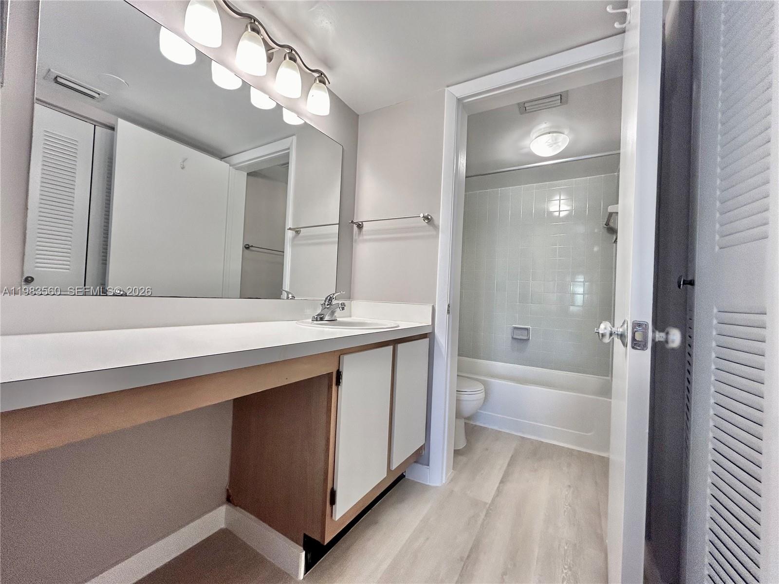 LAKEVIEW CLUB CONDO - Residential Lease