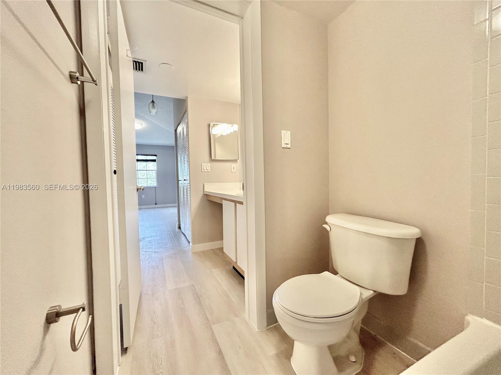 LAKEVIEW CLUB CONDO - Residential Lease