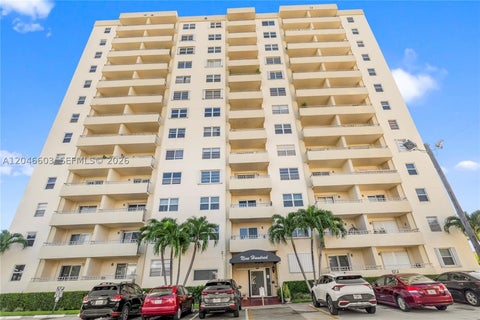Photo of 900 NE 18th Ave #505, Fort Lauderdale, FL 33304 (MLS # A12046603)