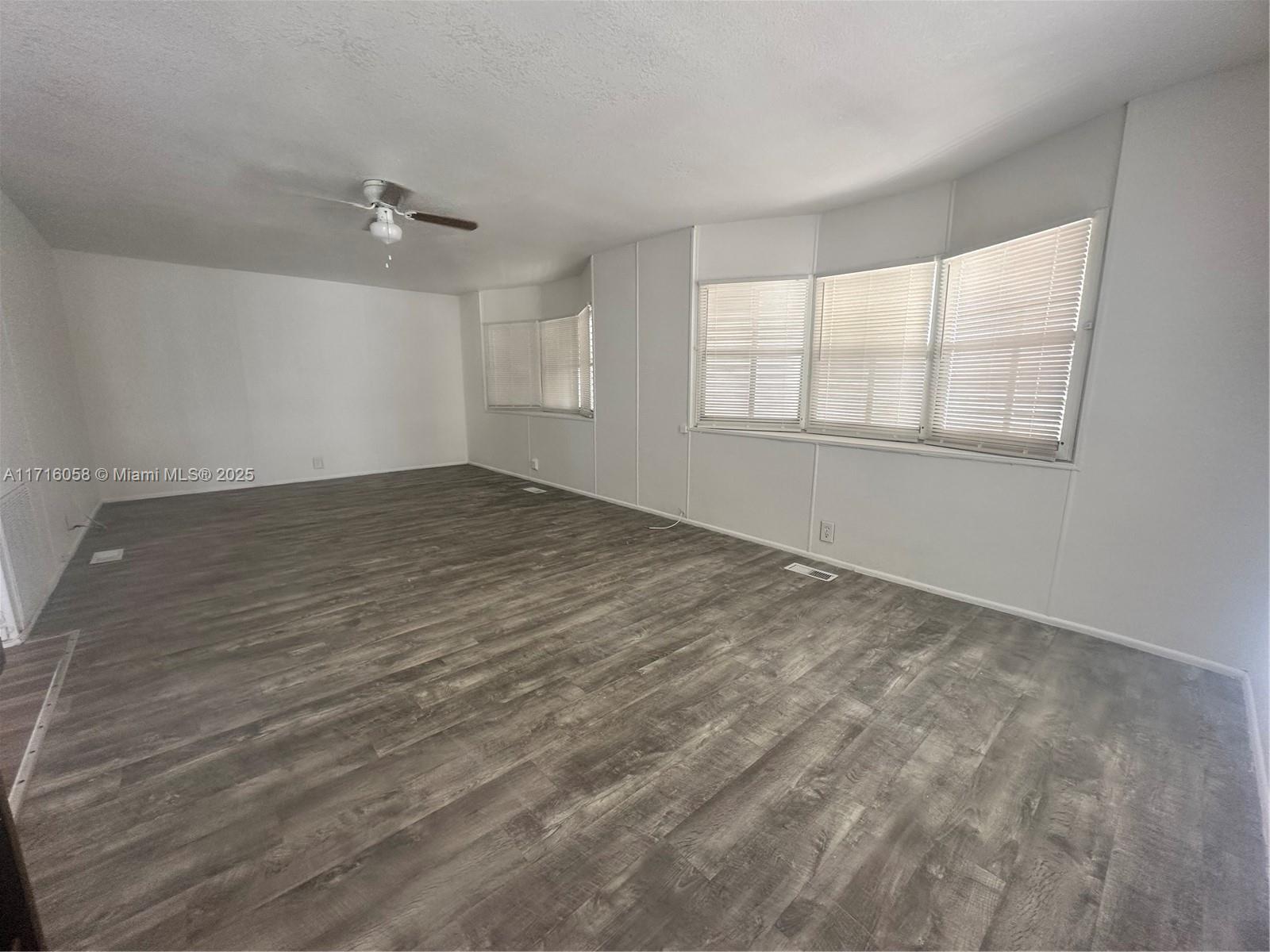 11869 W Sandalfoot Blvd W H