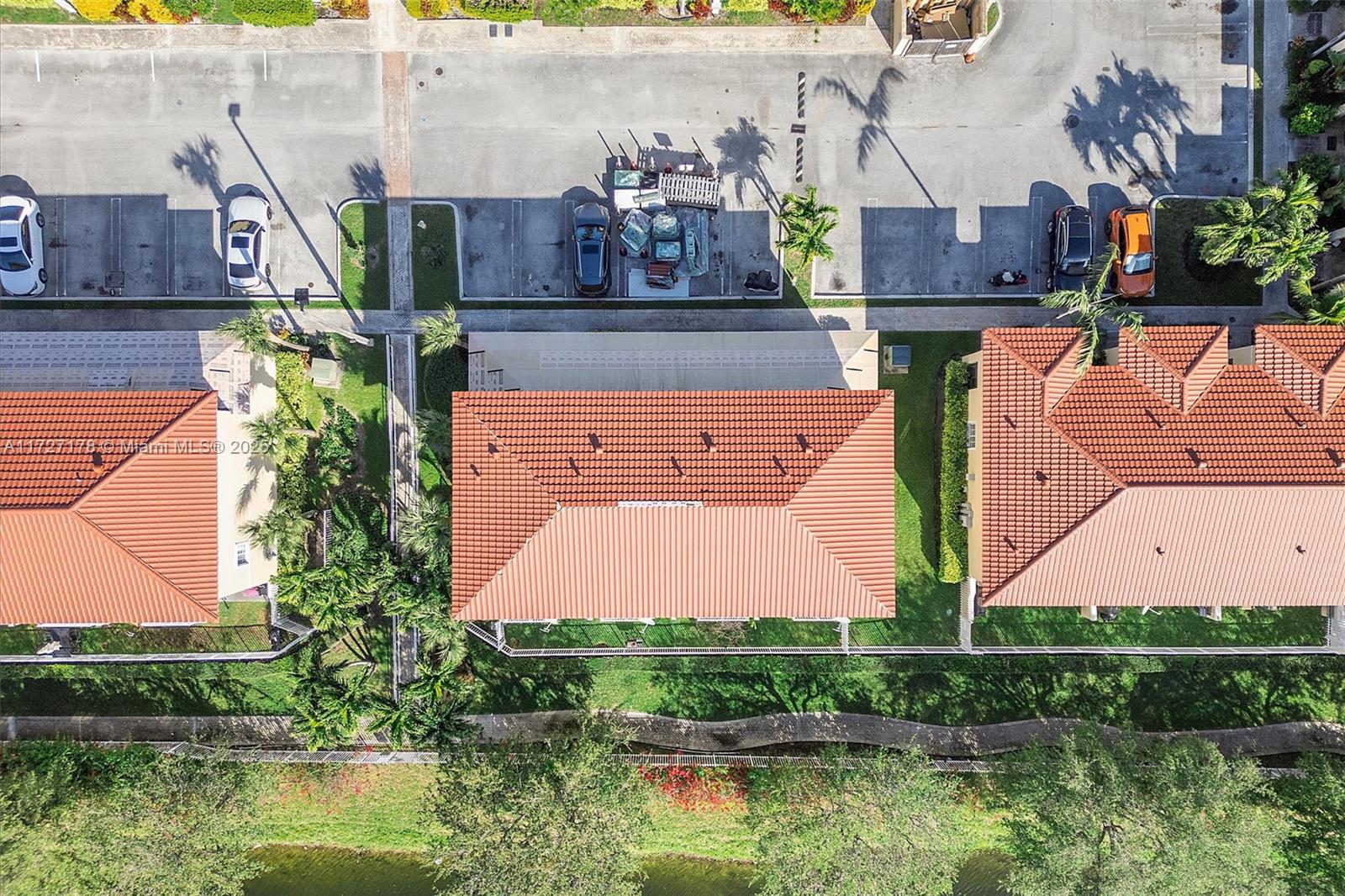 AQUA VISTA TOWNHOMES COND - Residential