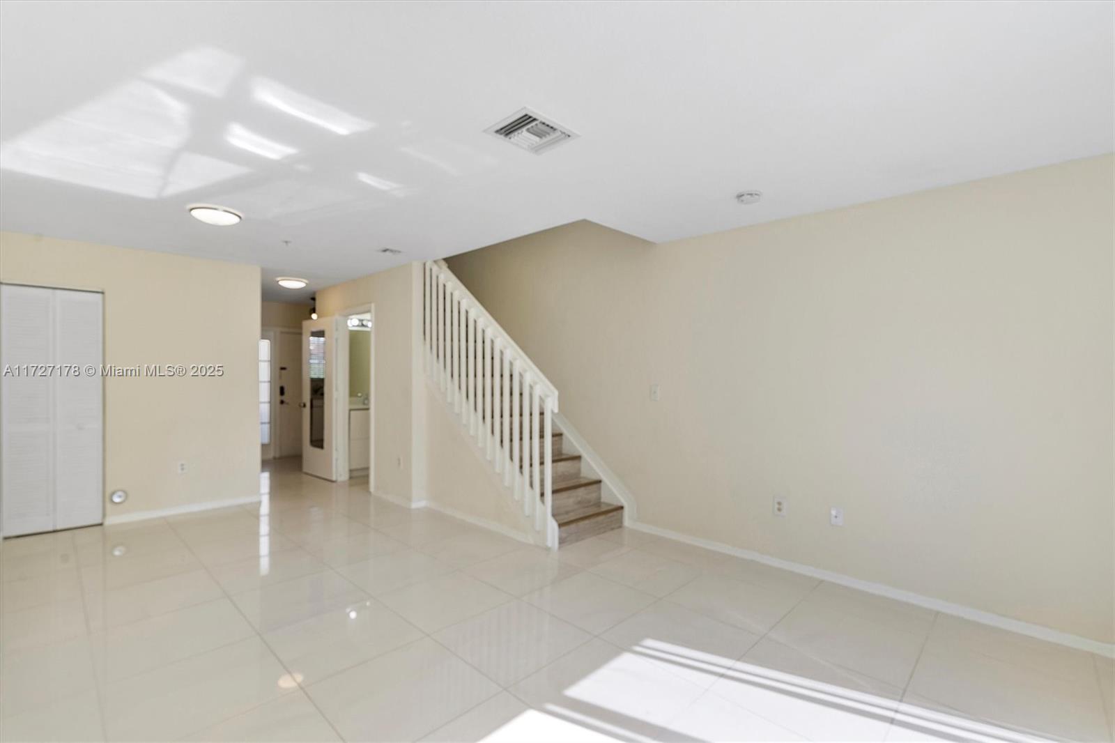 AQUA VISTA TOWNHOMES COND - Residential