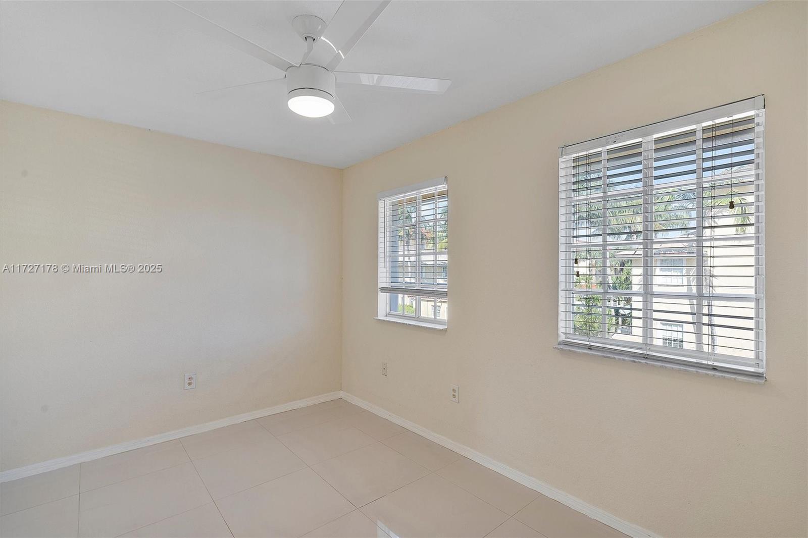 AQUA VISTA TOWNHOMES COND - Residential