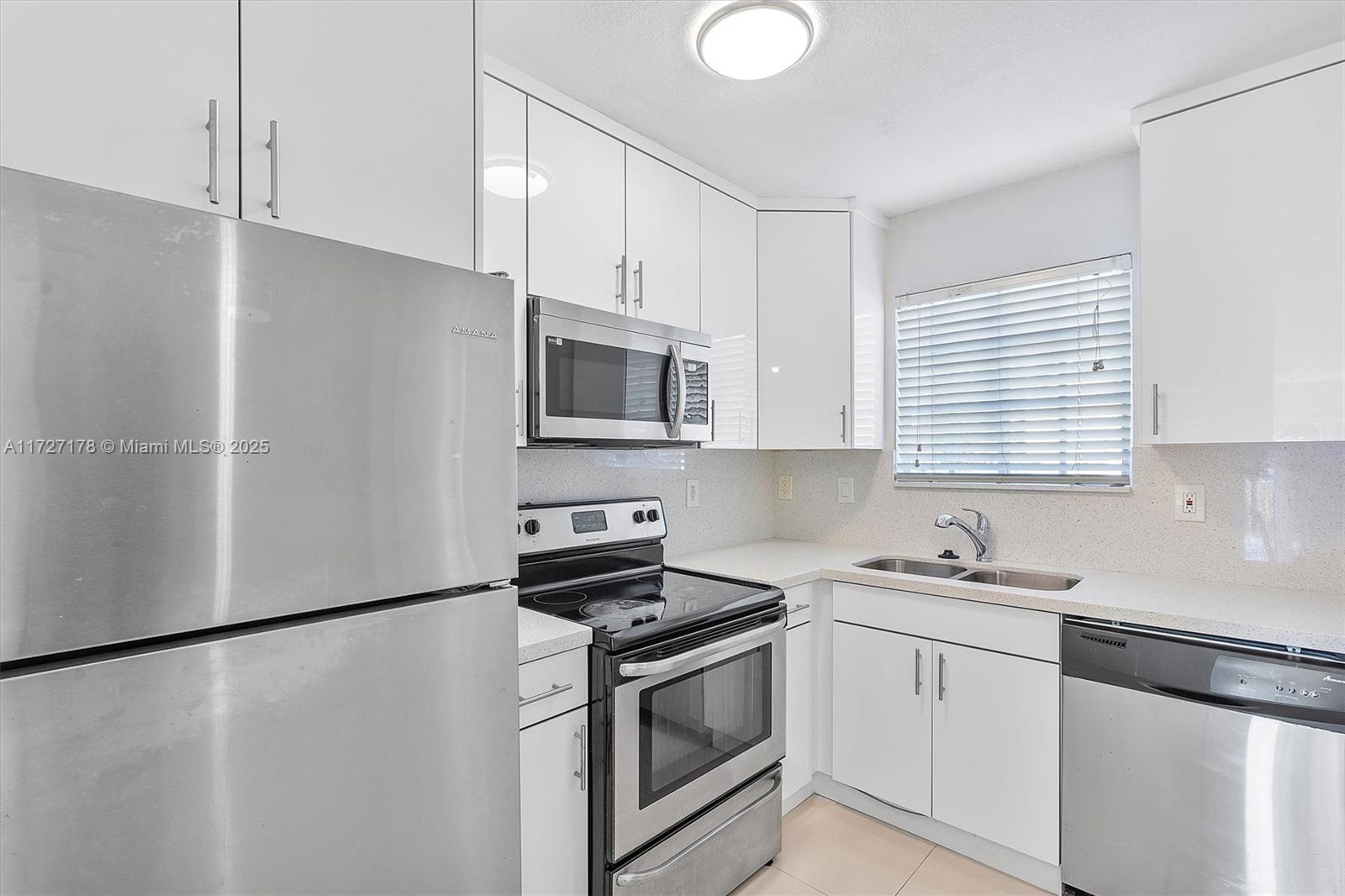 AQUA VISTA TOWNHOMES COND - Residential