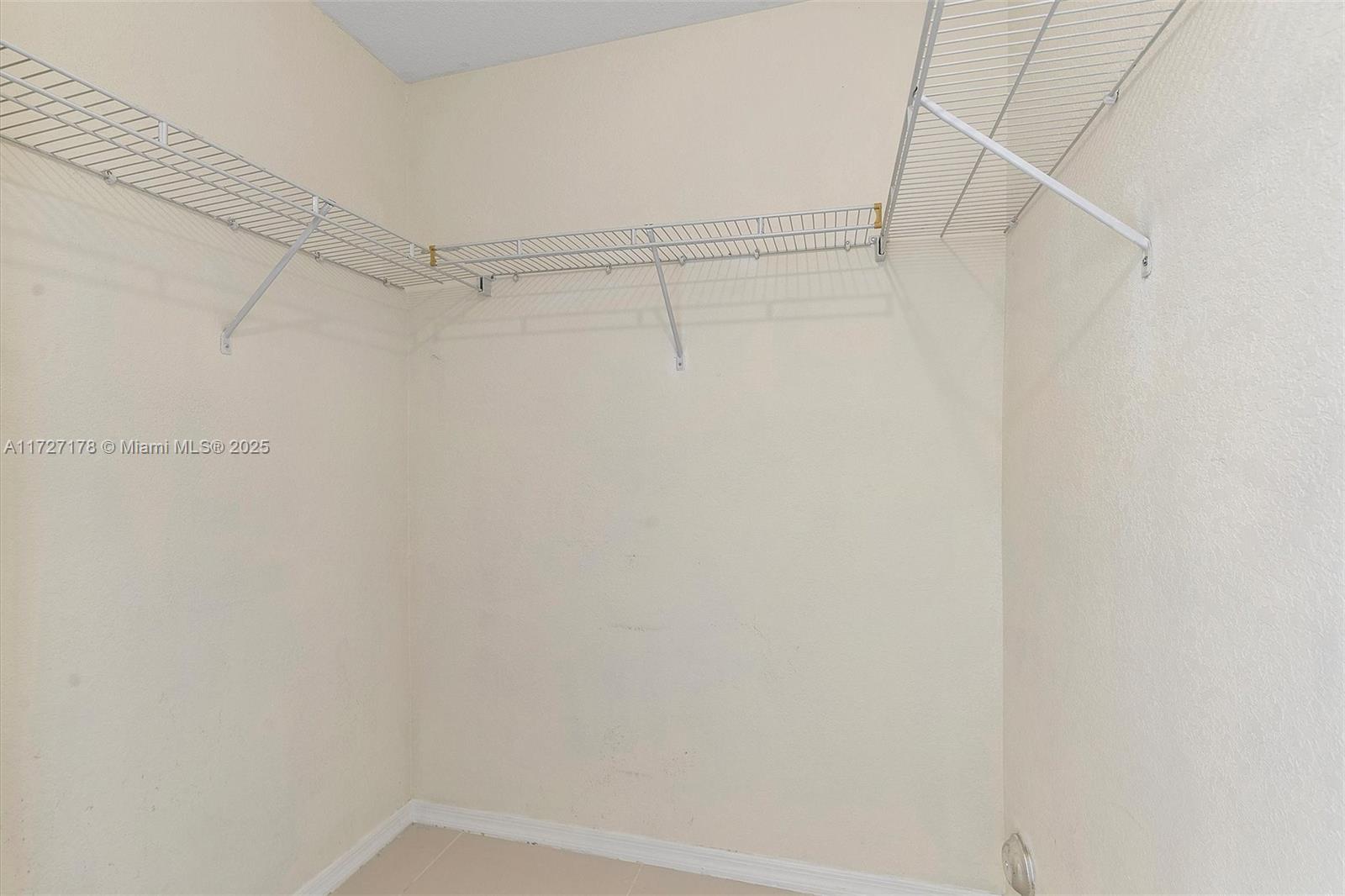 AQUA VISTA TOWNHOMES COND - Residential