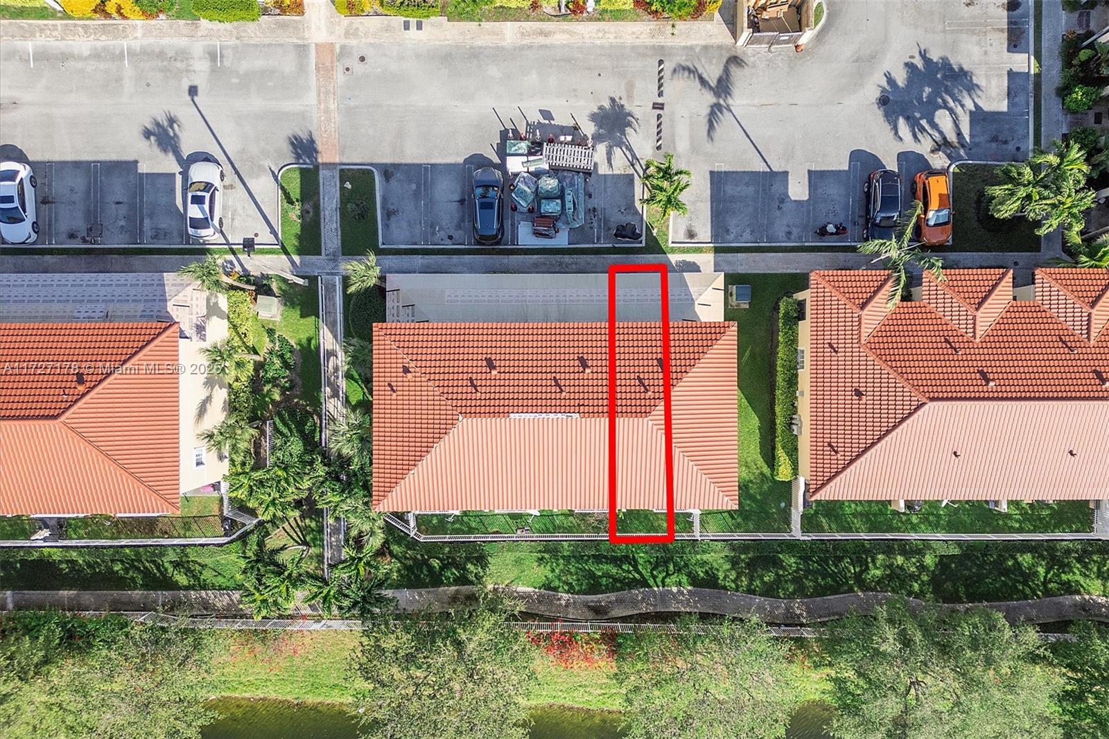 AQUA VISTA TOWNHOMES COND - Residential