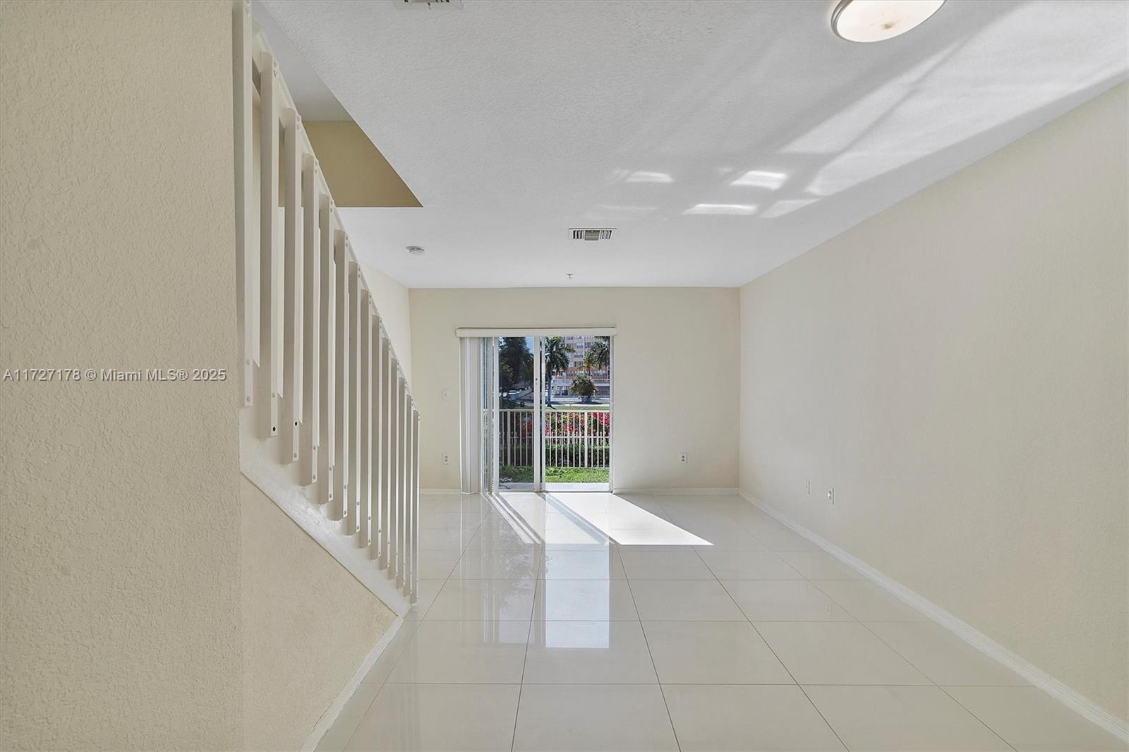 AQUA VISTA TOWNHOMES COND - Residential