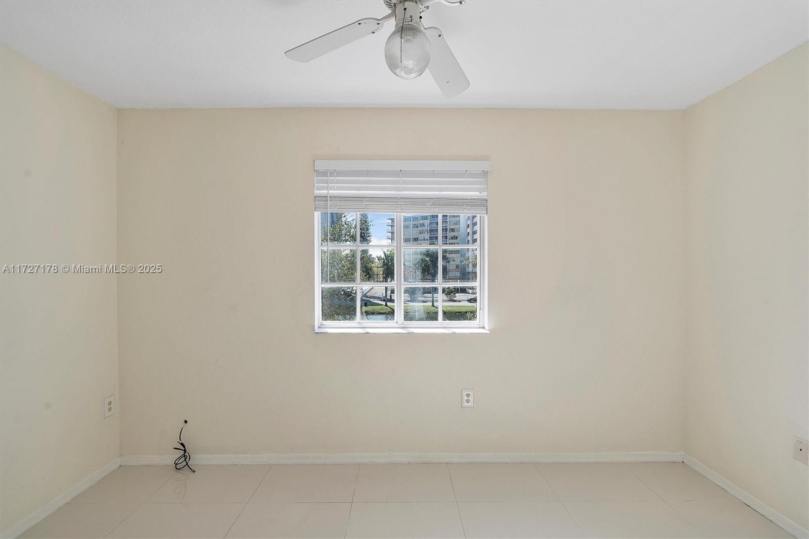 AQUA VISTA TOWNHOMES COND - Residential