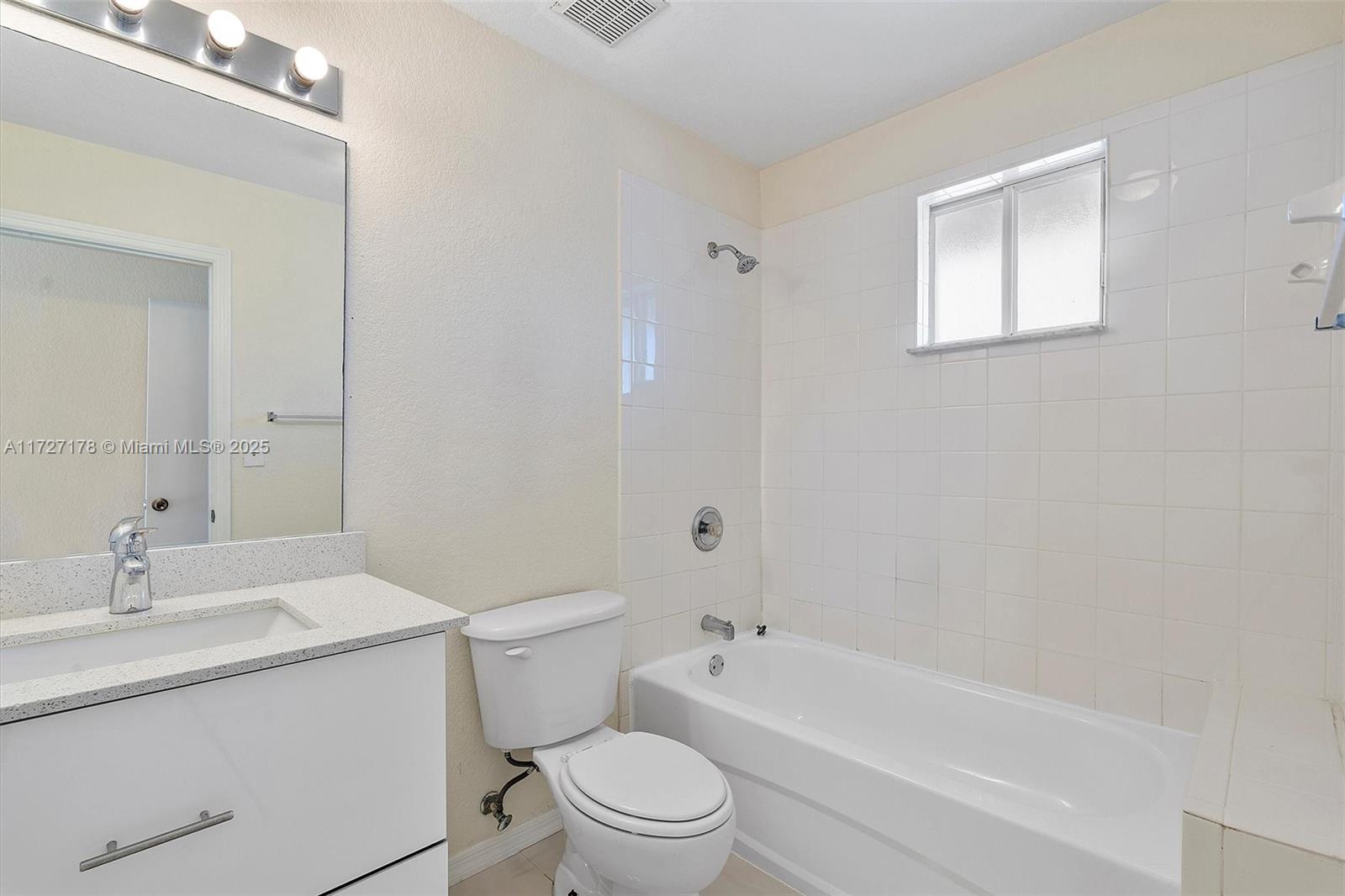 AQUA VISTA TOWNHOMES COND - Residential