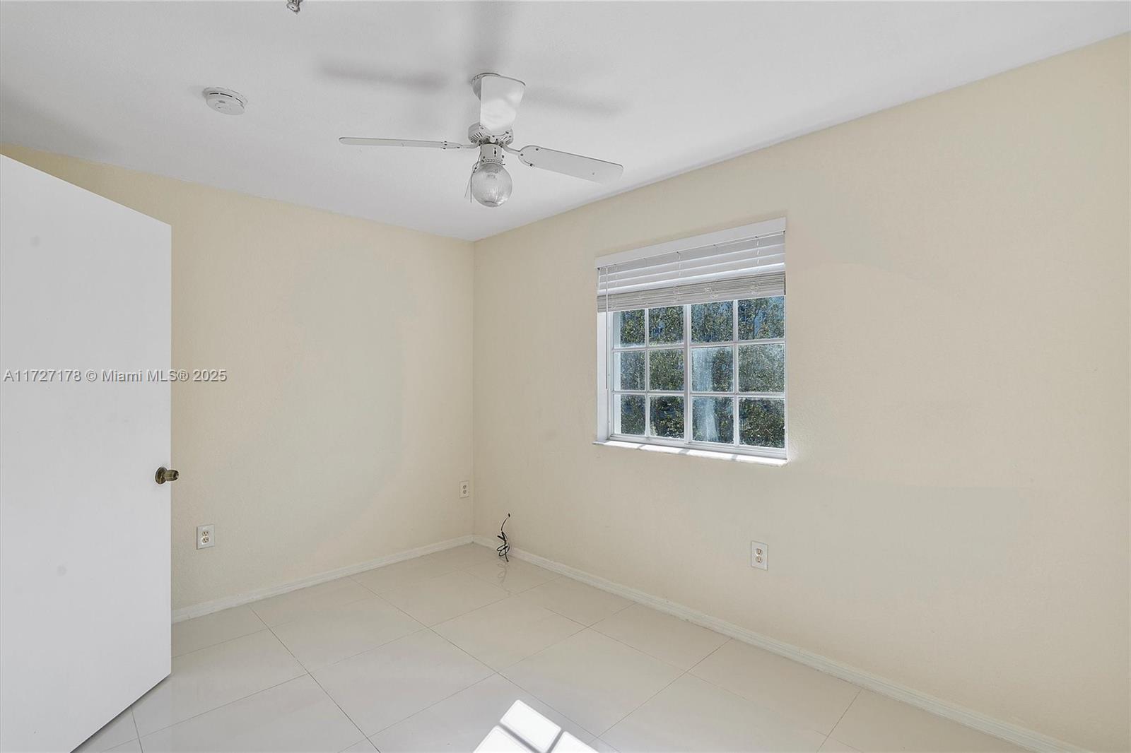 AQUA VISTA TOWNHOMES COND - Residential