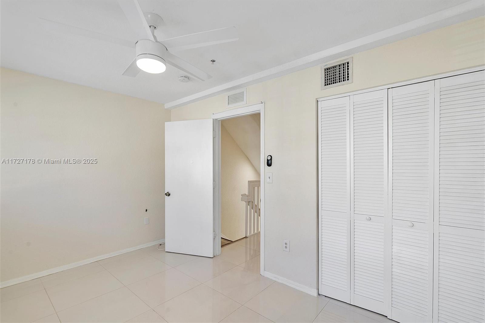 AQUA VISTA TOWNHOMES COND - Residential
