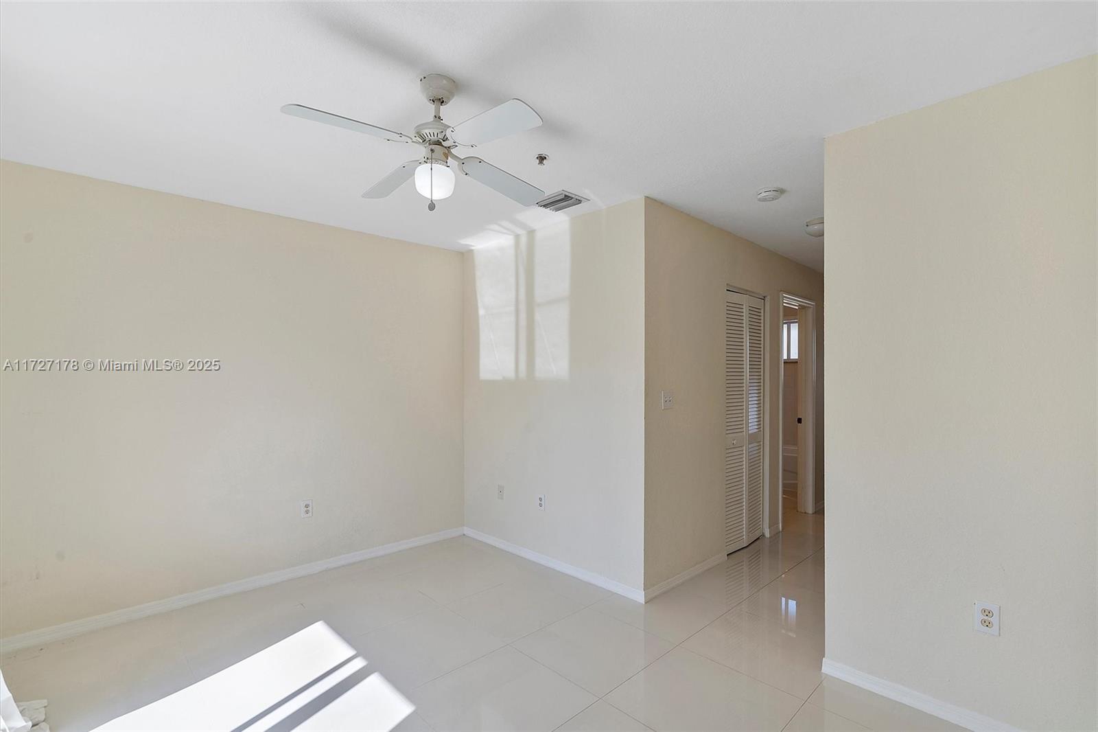 AQUA VISTA TOWNHOMES COND - Residential