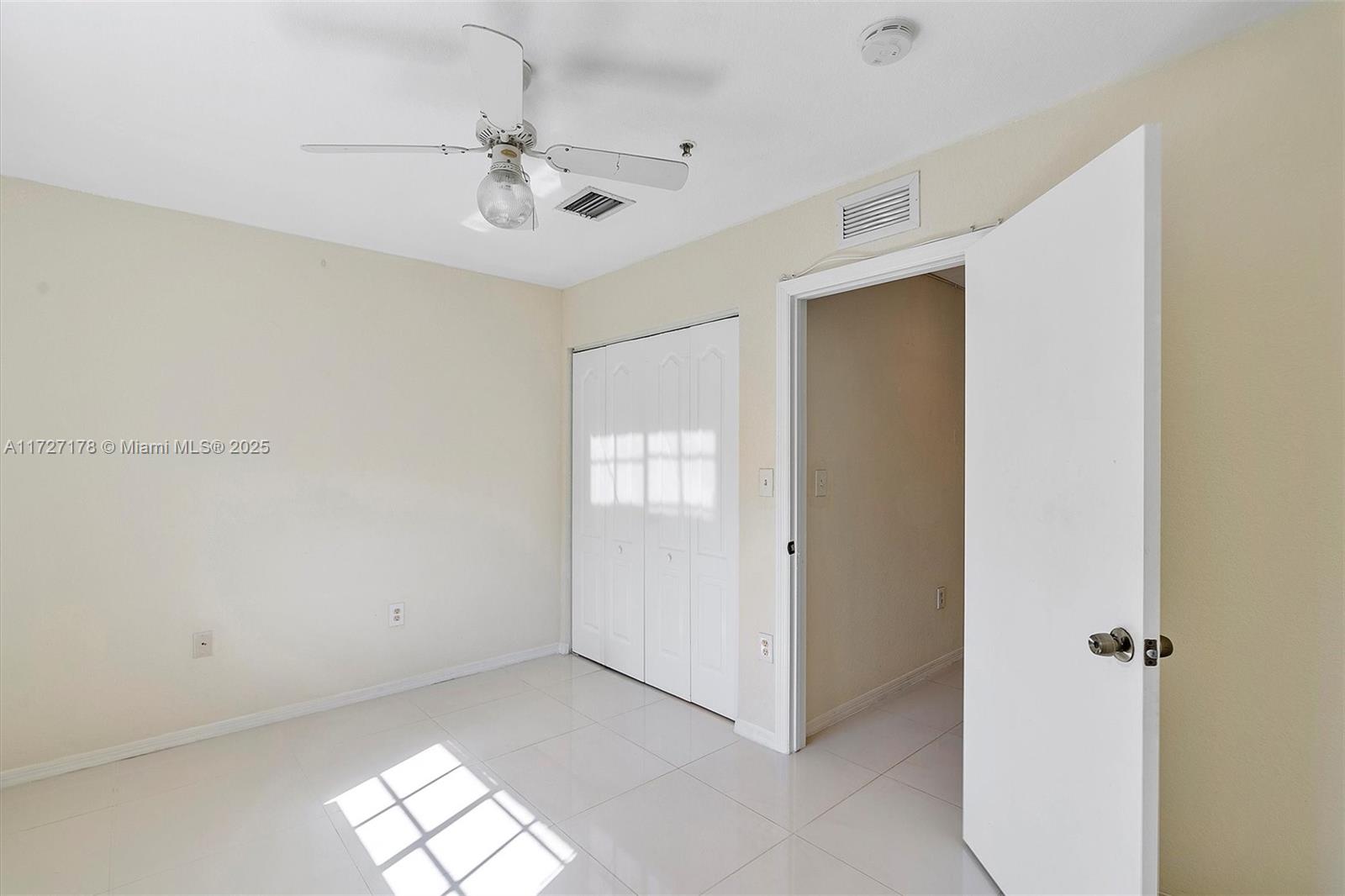 AQUA VISTA TOWNHOMES COND - Residential