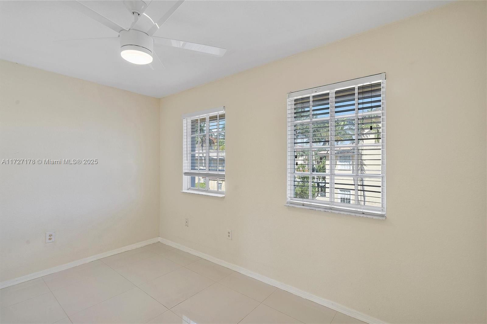 AQUA VISTA TOWNHOMES COND - Residential
