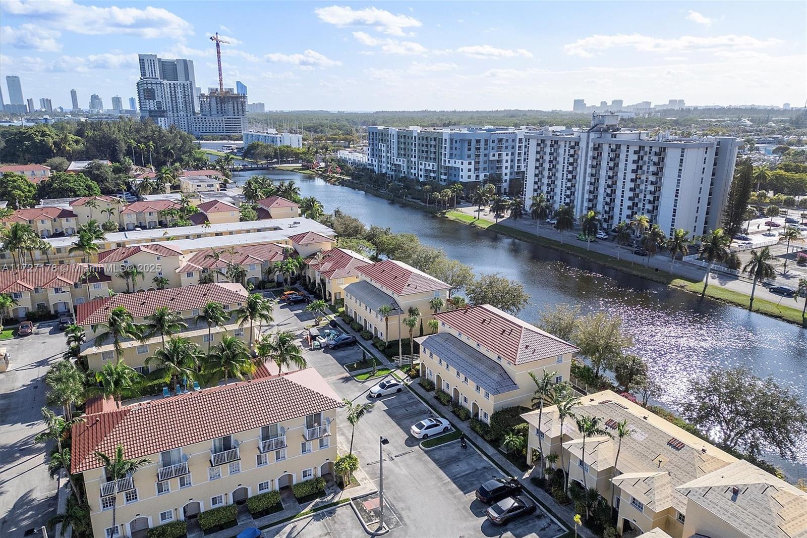 AQUA VISTA TOWNHOMES COND - Residential
