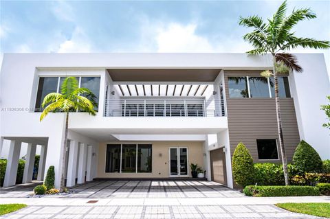 10272 NW 75th Ter Doral FL 33178