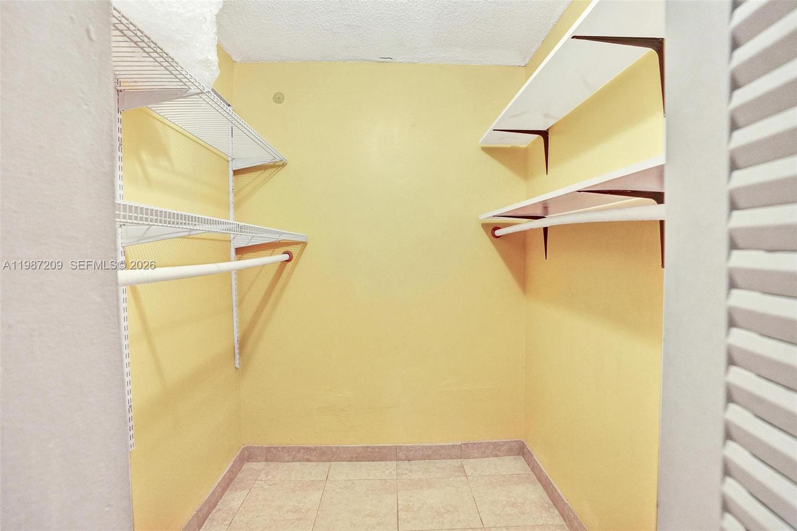 SANDS POINT CONDOMINIUM V - Residential Lease