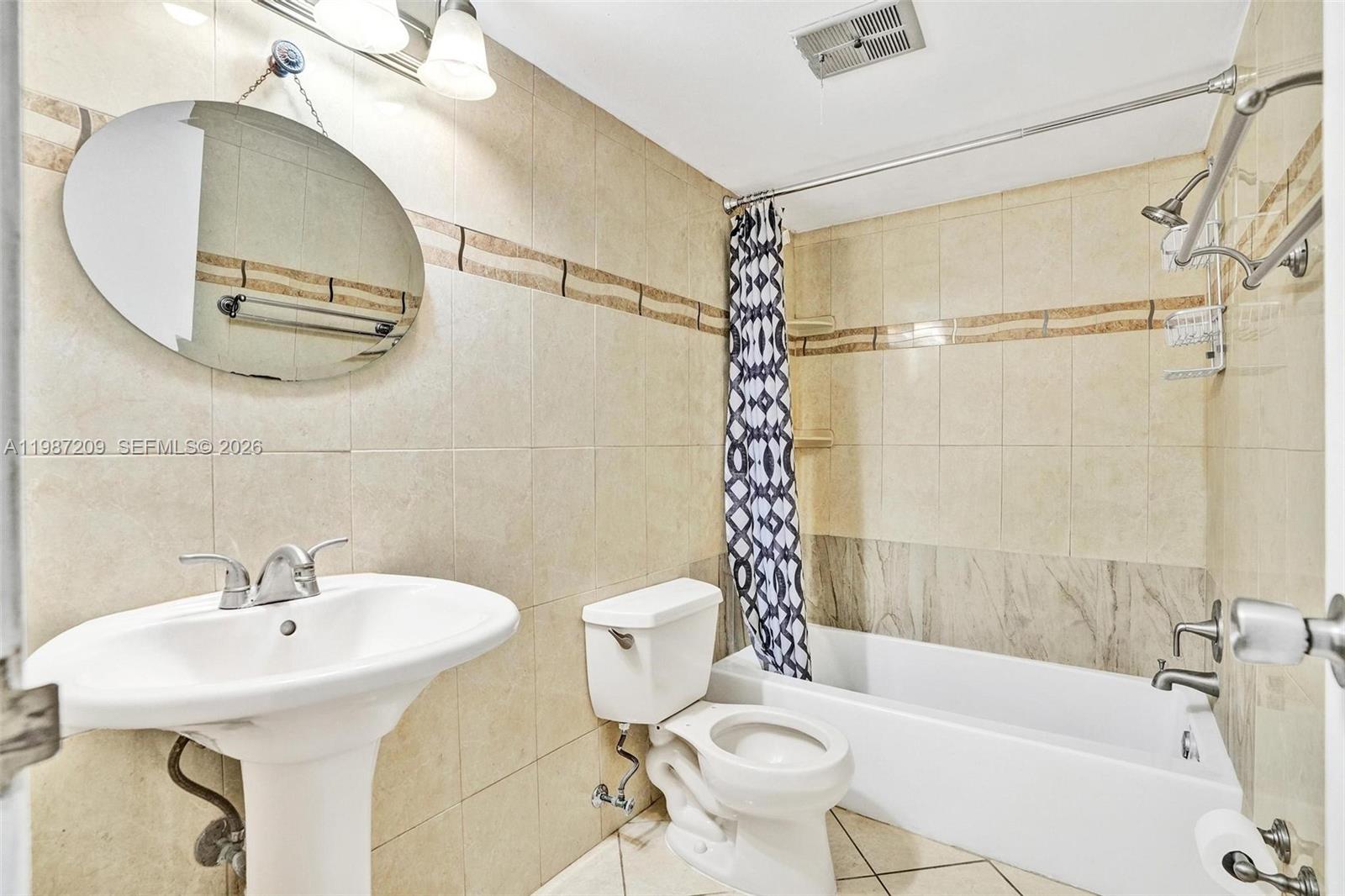 SANDS POINT CONDOMINIUM V - Residential Lease