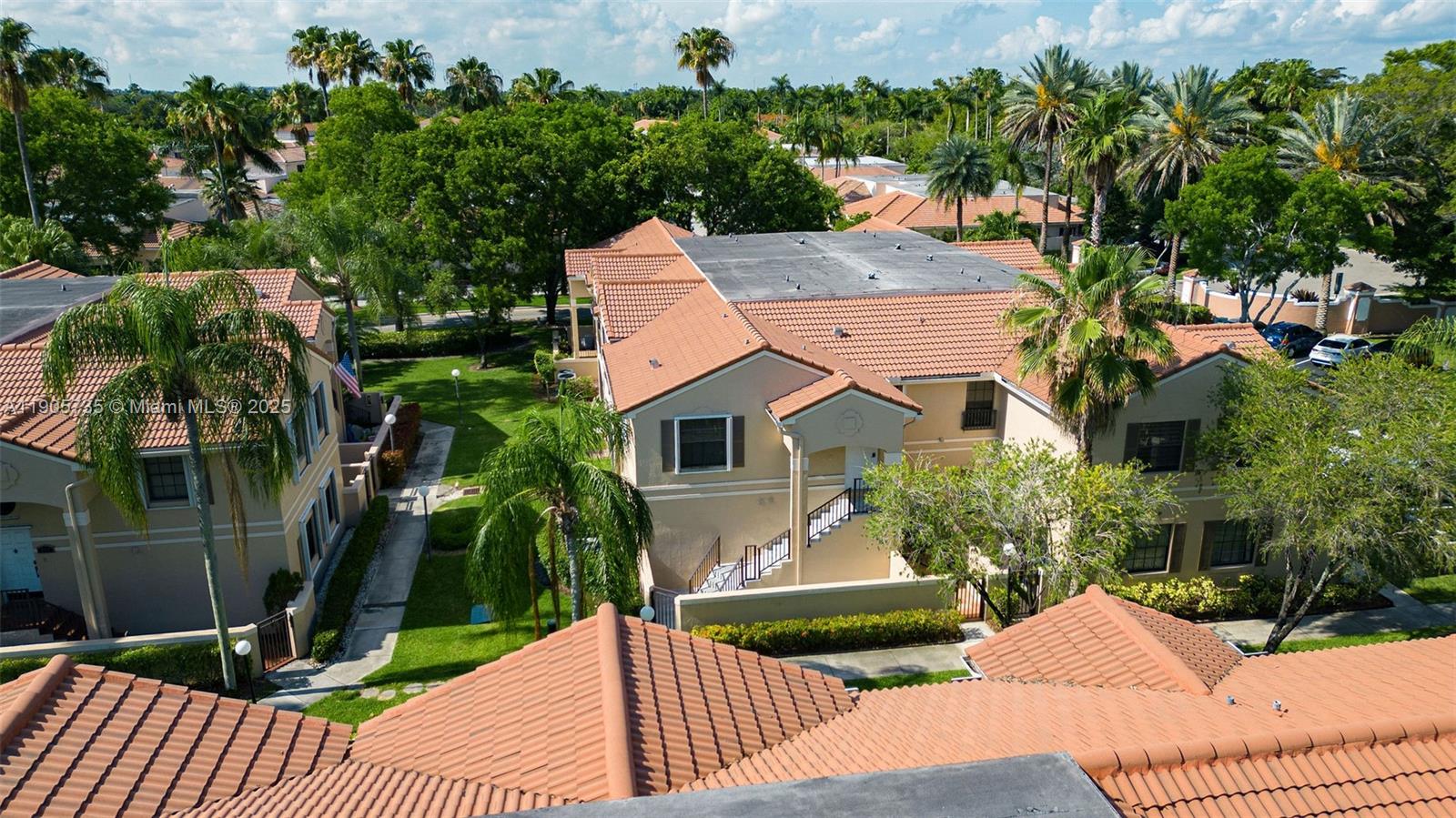 LAS VERDES CONDO - Residential