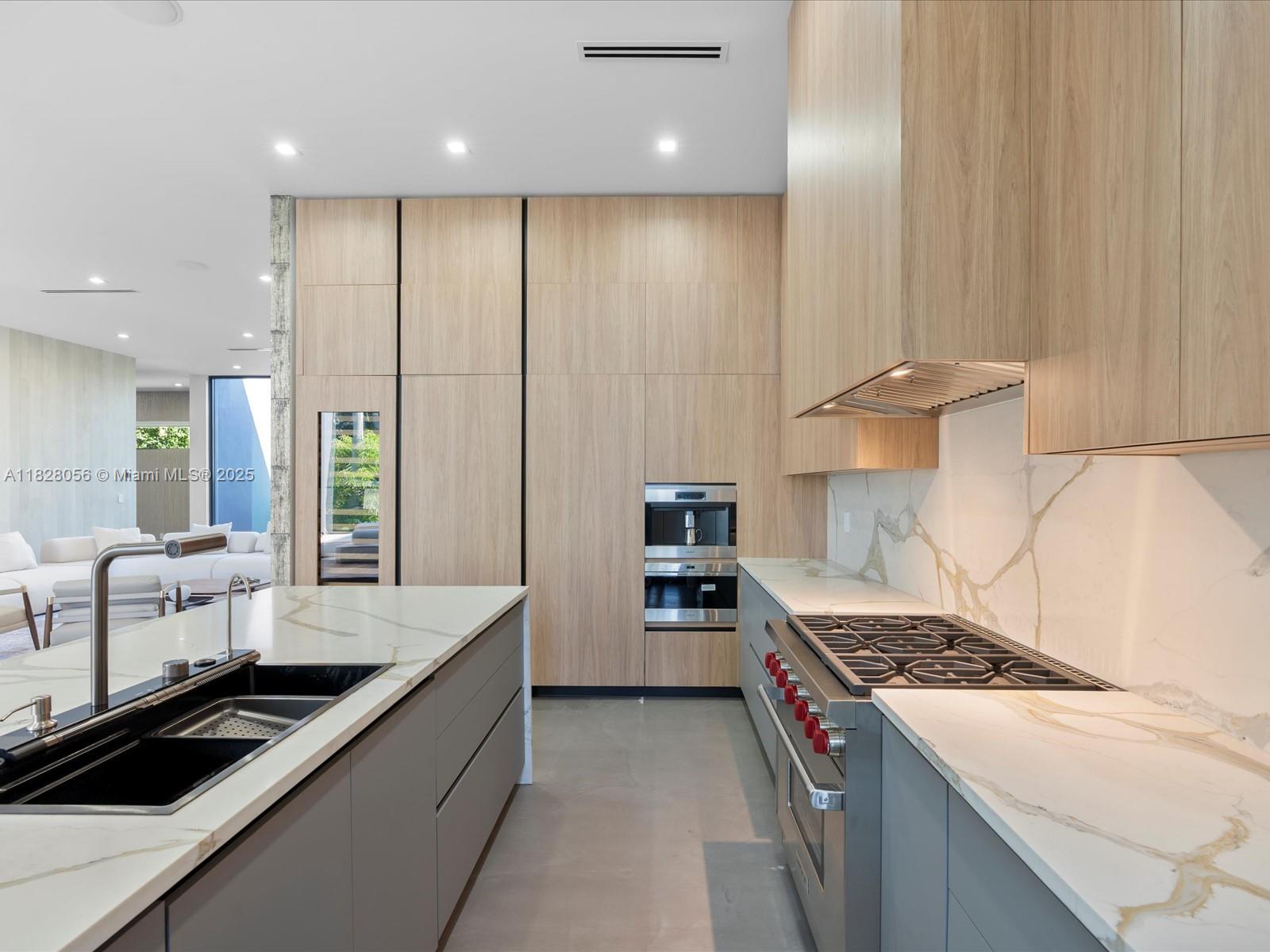 BISCAYNE HEIGHTS - Residential