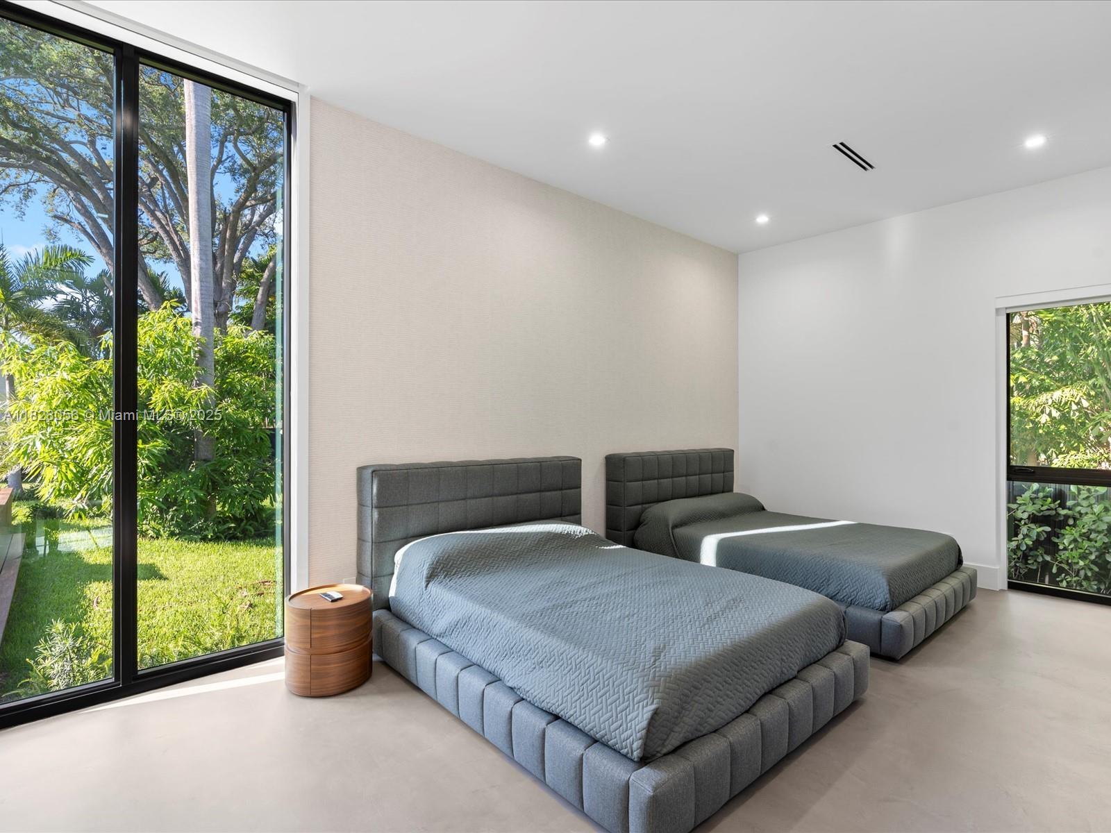 BISCAYNE HEIGHTS - Residential