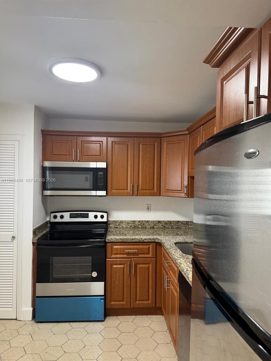 ROLLING GREEN CONDO D - Residential