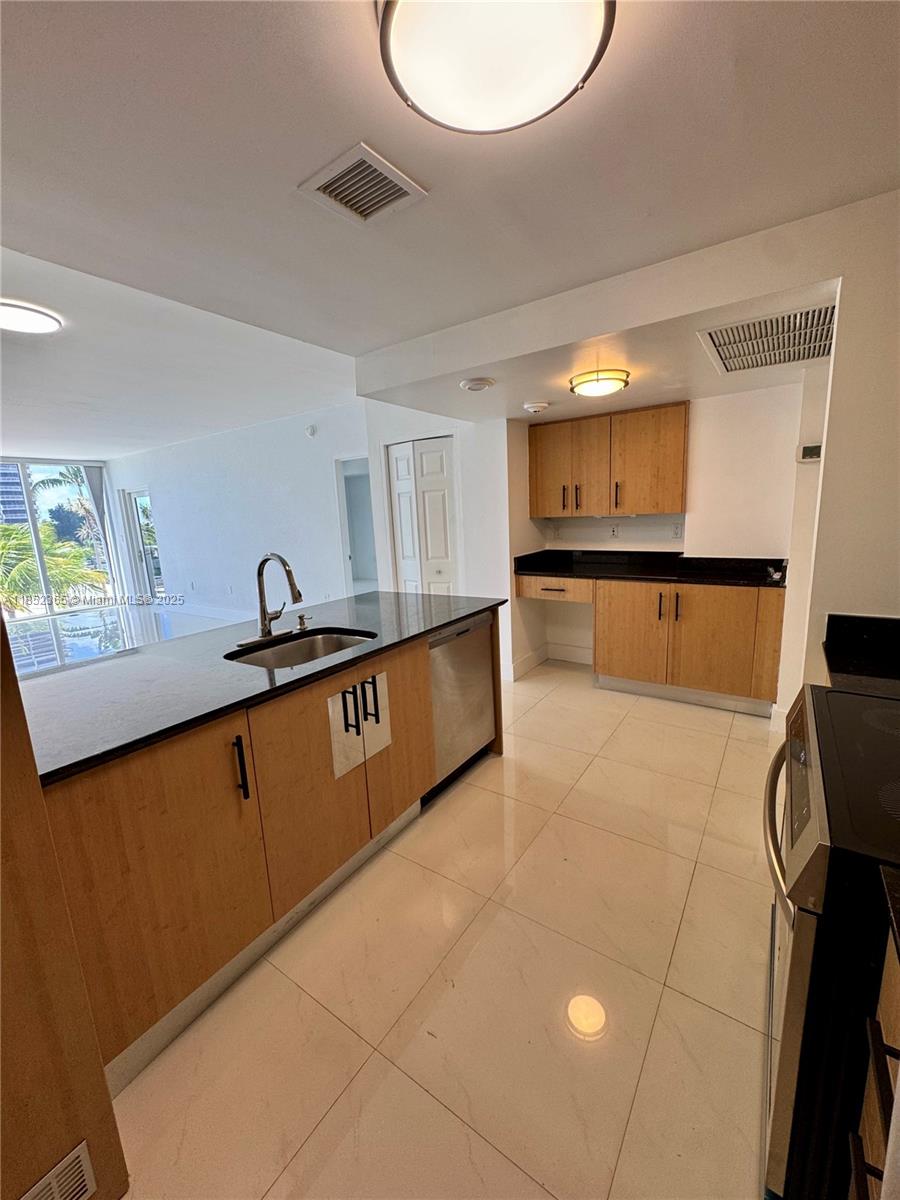 10275 Collins Ave 316