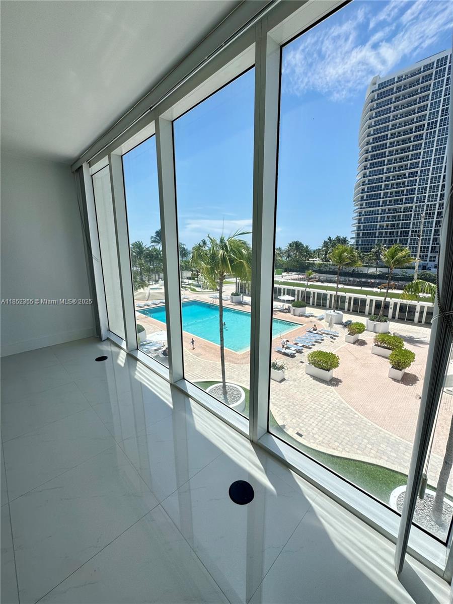 10275 Collins Ave 316