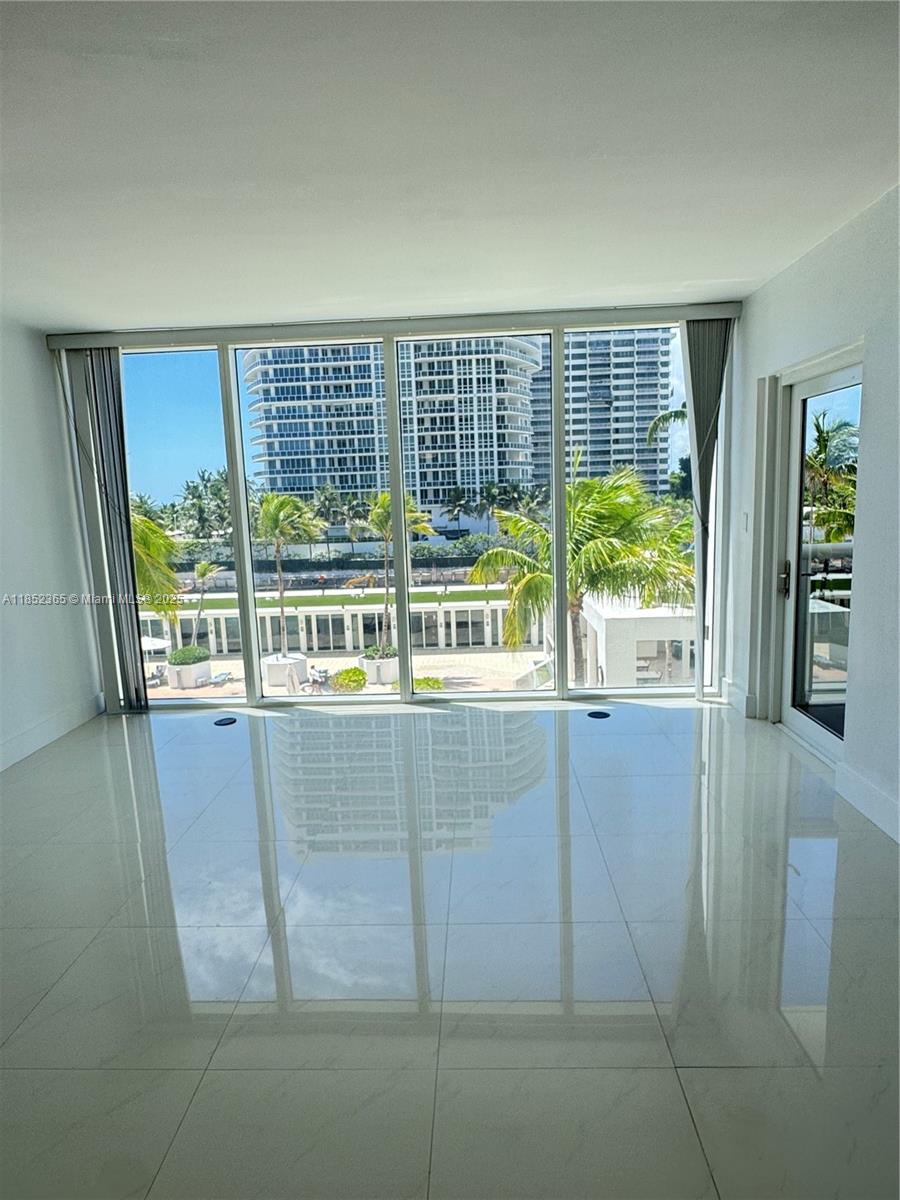10275 Collins Ave 316
