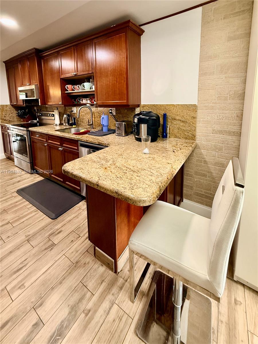 TRELLISES 4A CONDO - Residential