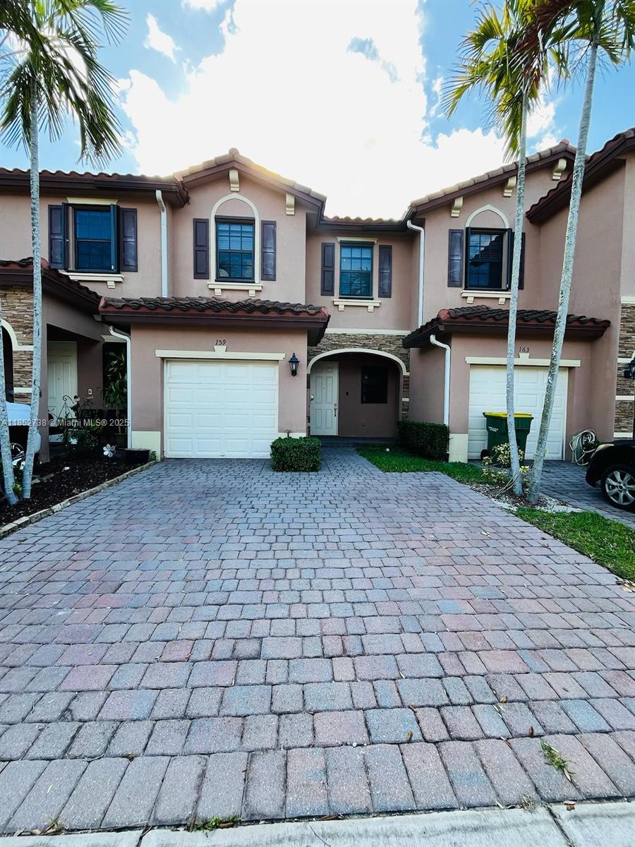 Spacious 3BR/2.5BA townhome with extra room for a 4th bedroom downstairs in Fresno at the Vineyards, a gated community in Homestead. Features a fenced backyard and access to resort-style amenities including clubhouse, fitness center, pool, water park, and playground. Prime location near the Turnpike, shopping, dining, top-rated schools, and Baptist Hospital. Move-in ready. No pets.
\
