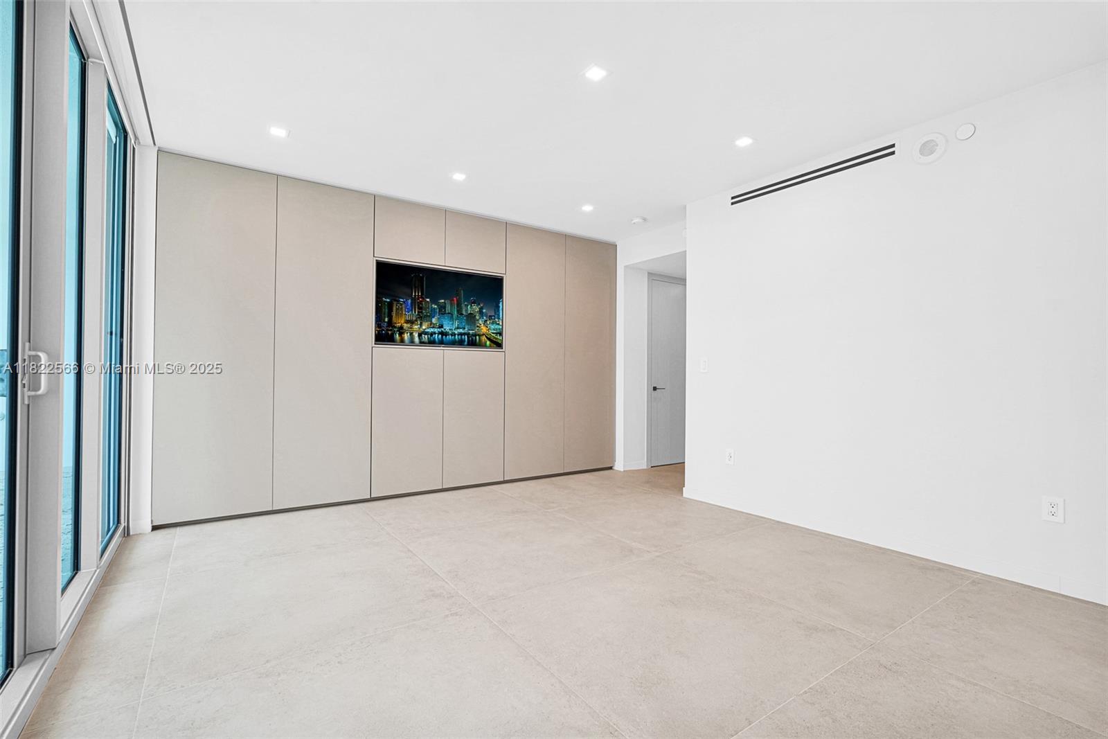 Diplomat Residences - Residential Lease