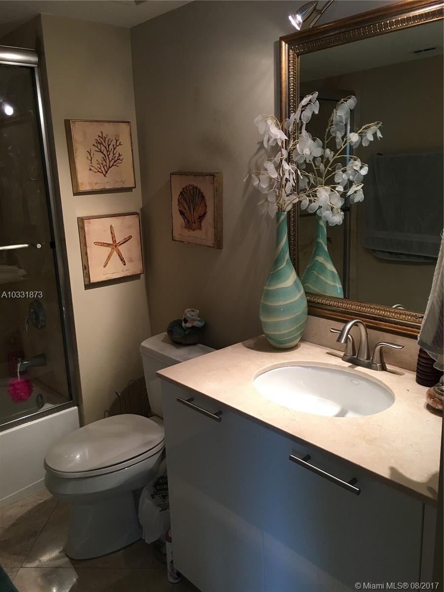 1800 CLUB CONDO - Residential Lease