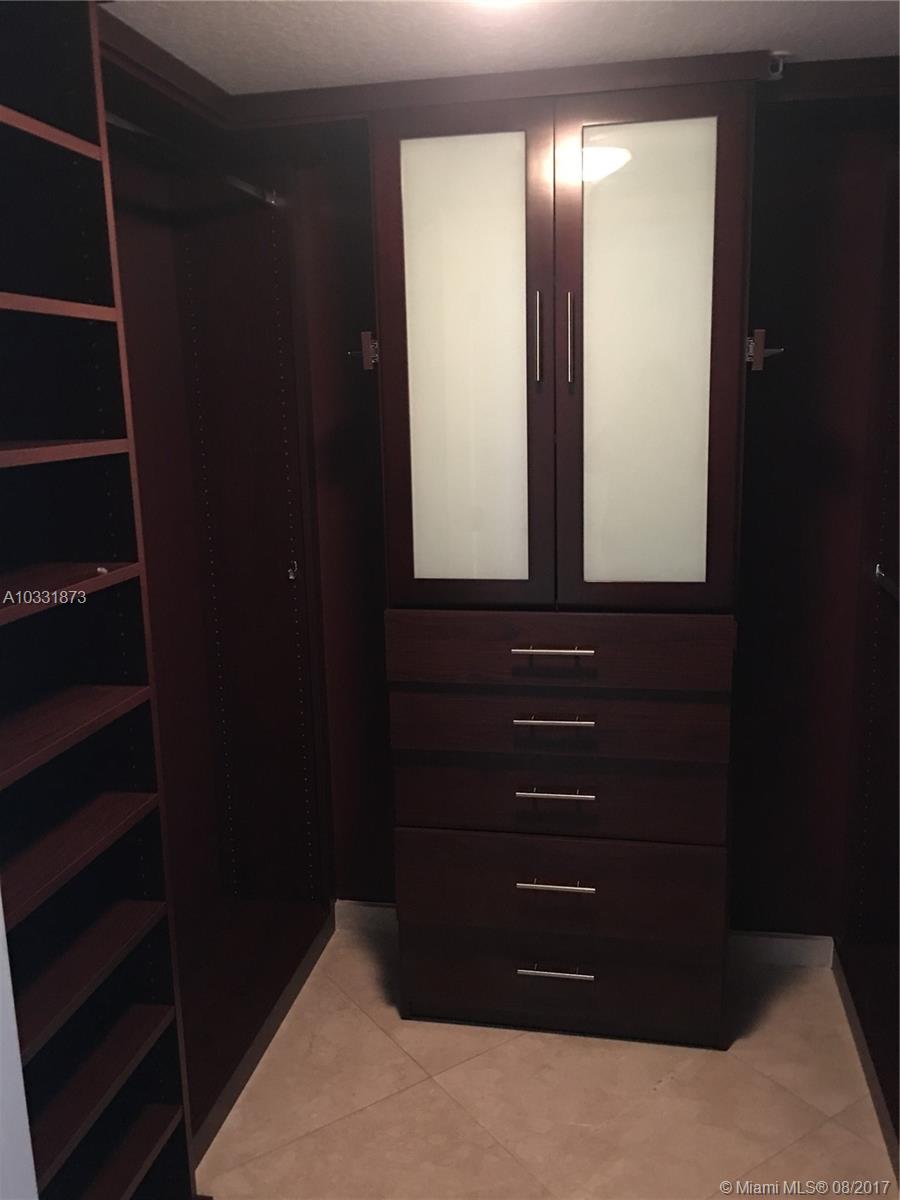 1800 CLUB CONDO - Residential Lease