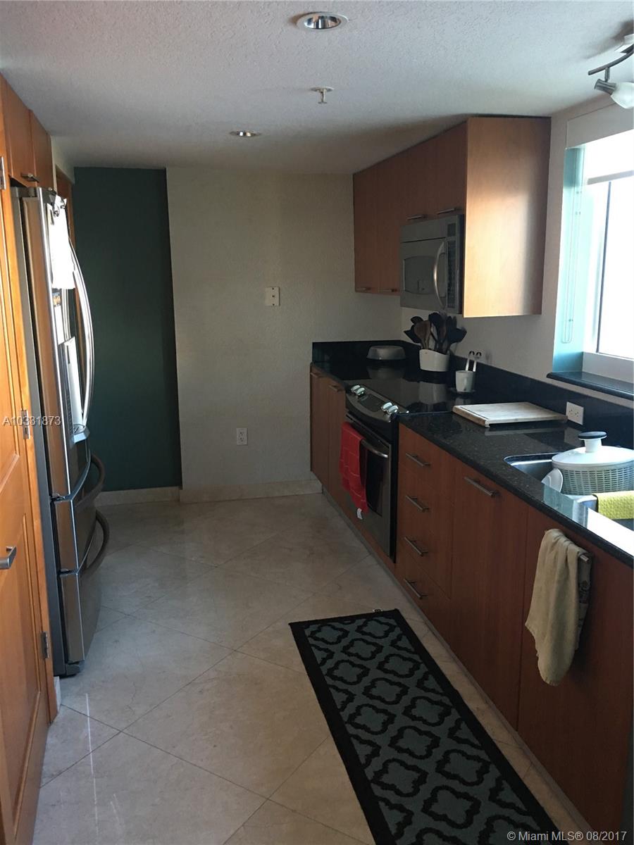 1800 CLUB CONDO - Residential Lease