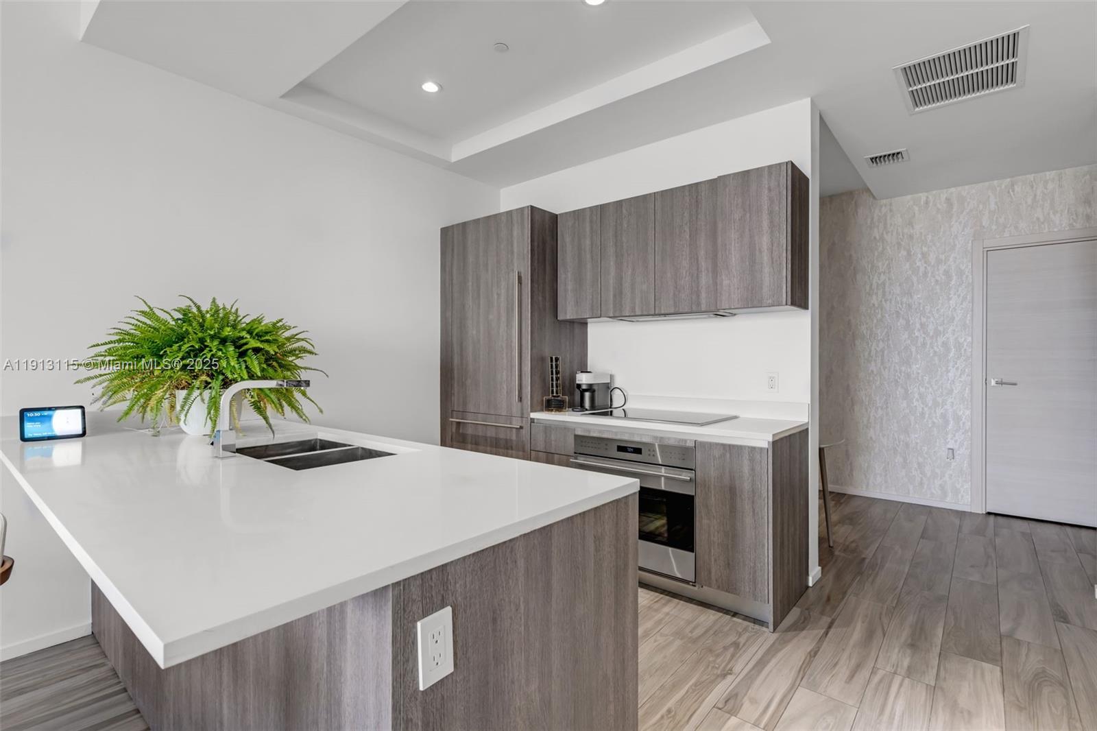 801 SMA RESIDENCES CONDO - Residential Lease