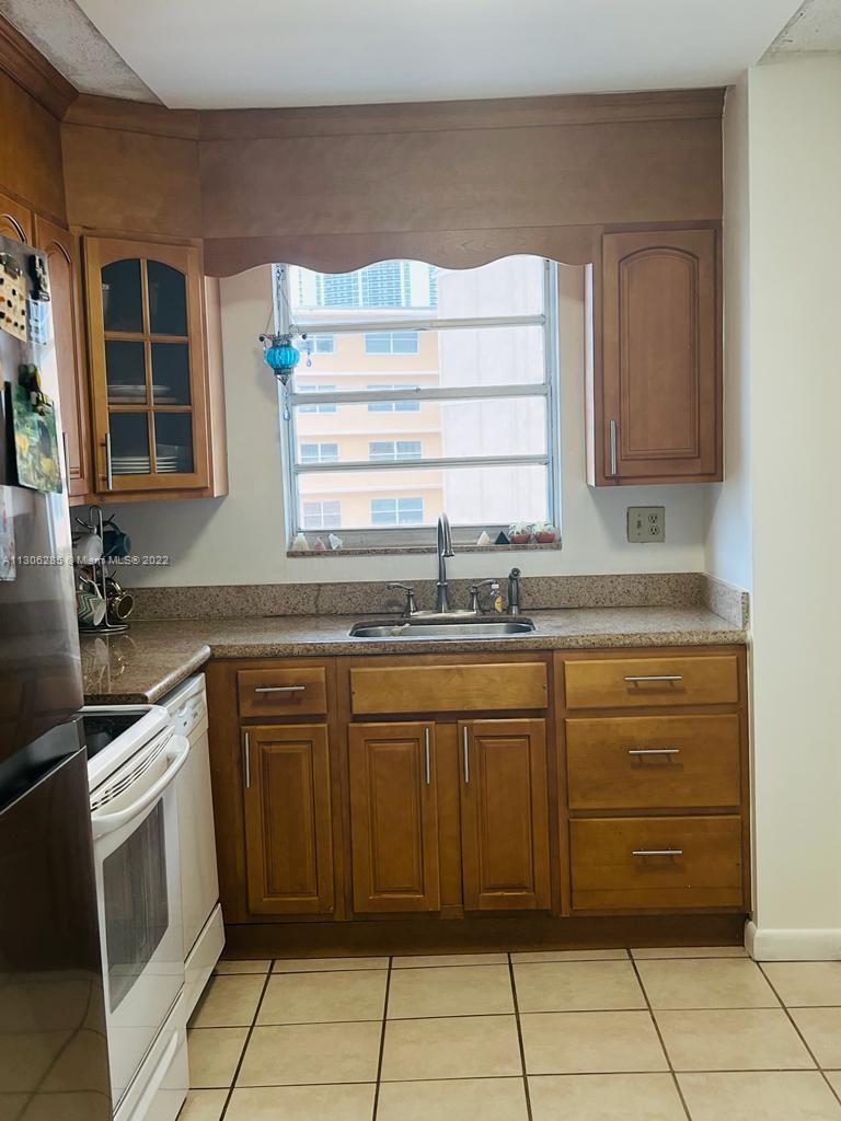 GOLDEN SURF TOWERS CONDO - Residential