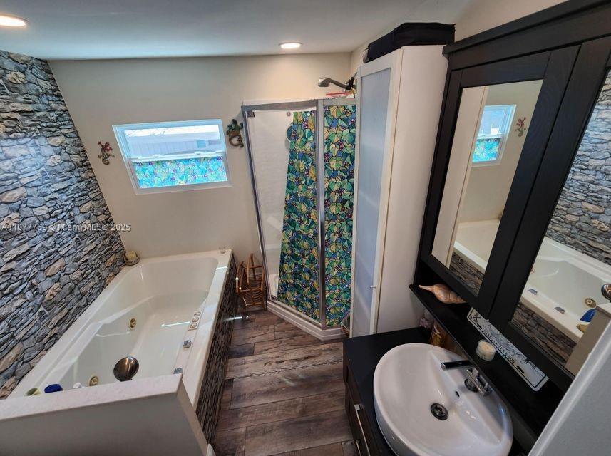 KEY LARGO TRAILER VILLAGE - Residential