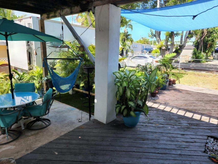 KEY LARGO TRAILER VILLAGE - Residential