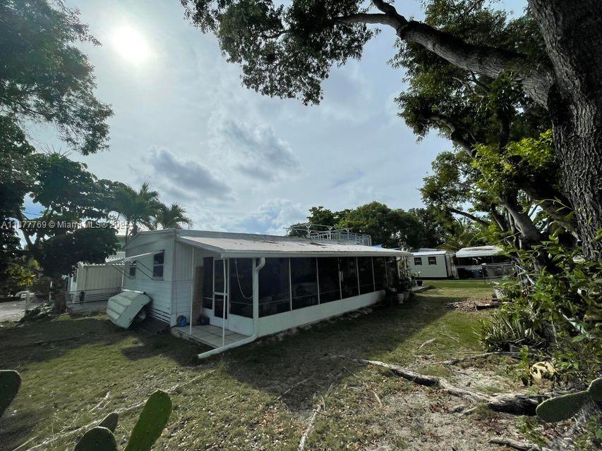 KEY LARGO TRAILER VILLAGE - Residential
